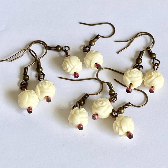 Vintage White Cream Rose Bud Flower Earrings Gold Brass Tone Dainty Carved Beads - Picture 6 of 12